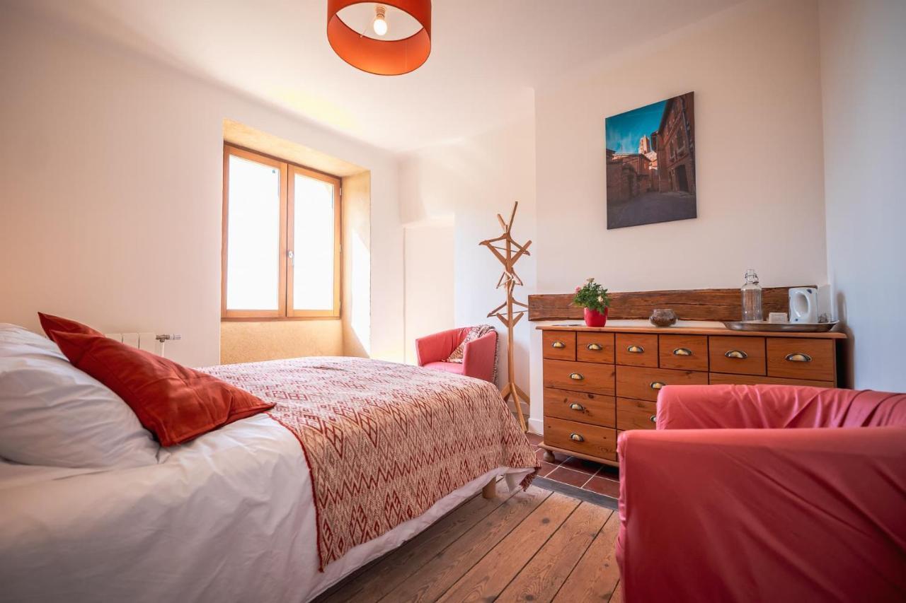 Chambres Et Table D'Hotes - Les Jardins De La Longagne Saussenac Dış mekan fotoğraf