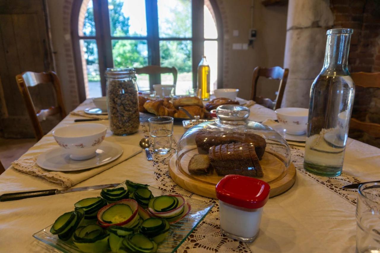 Chambres Et Table D'Hotes - Les Jardins De La Longagne Saussenac Dış mekan fotoğraf